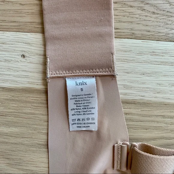 Knix Padded Wide Strap V-Neck Convertible Strap - Picture 6 of 8